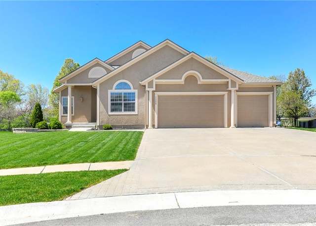 Property at 17520 S Brockway St, Olathe, KS 66062, 4 beds, 3 baths