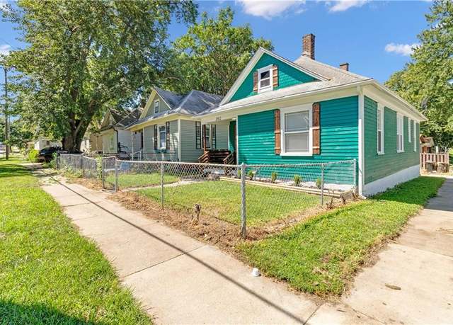 Property at 1102 S 22nd St, St Joseph, MO 64507, 2 beds, 1 bath