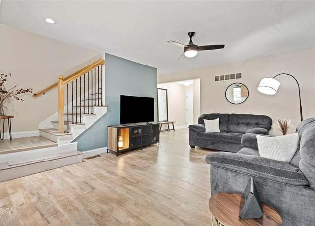 Property at 13014 Washington Ct, Kansas City, KS 66109, 3 beds, 2.5 baths