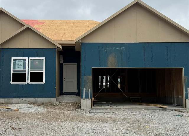 Property at 1224 SE Windbreak Dr, Lee's Summit, MO 64081, 2 beds, 2 baths