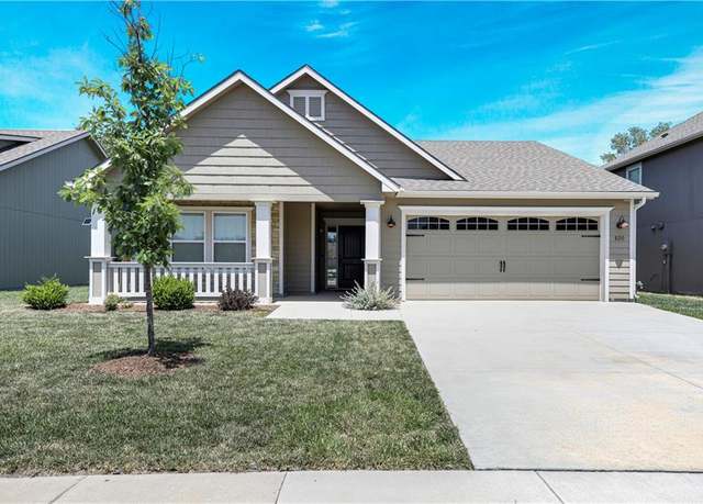 Property at 820 W 30th St, Lawrence, KS 66046, 3 beds, 2 baths
