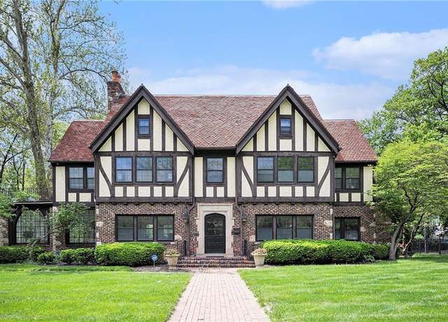Property at 5760 Ward Pkwy, Kansas City, MO 64113, 4 beds, 4 baths