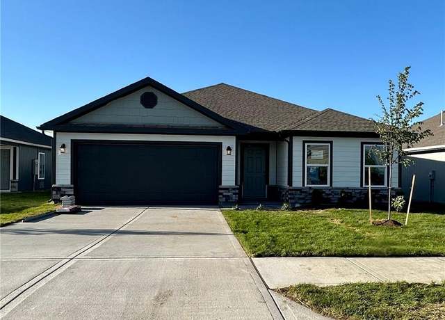 Property at 560 W Lanesfield St, Gardner, KS 66030, 3 beds, 2 baths