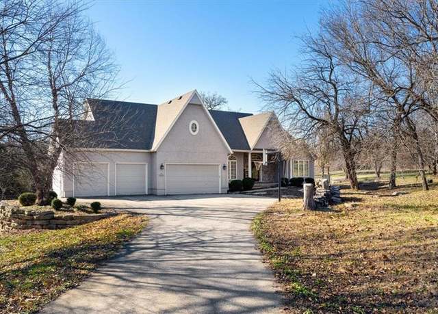 Property at 28098 Overbrook Rd, Paola, KS 66071, 4 beds, 3.5 baths