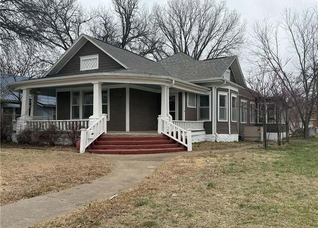 Property at 3027 Main St, Parsons, KS 67357, 2 beds, 2 baths