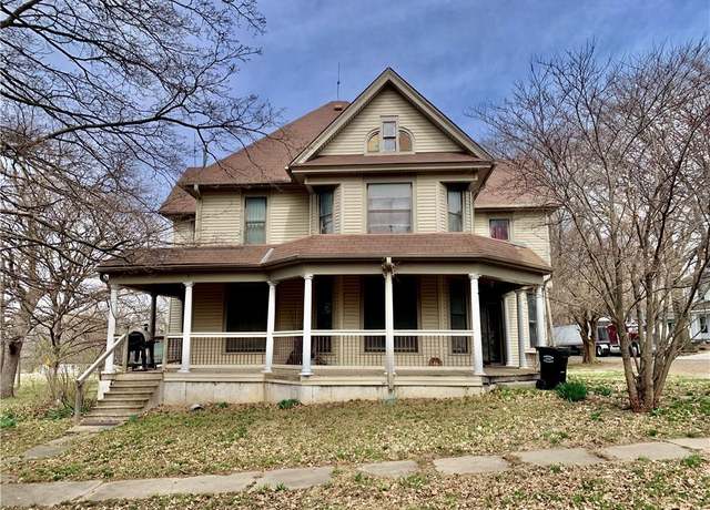 Property at 300 Ann St, Bolckow, MO 64427, 5 beds, 2 baths
