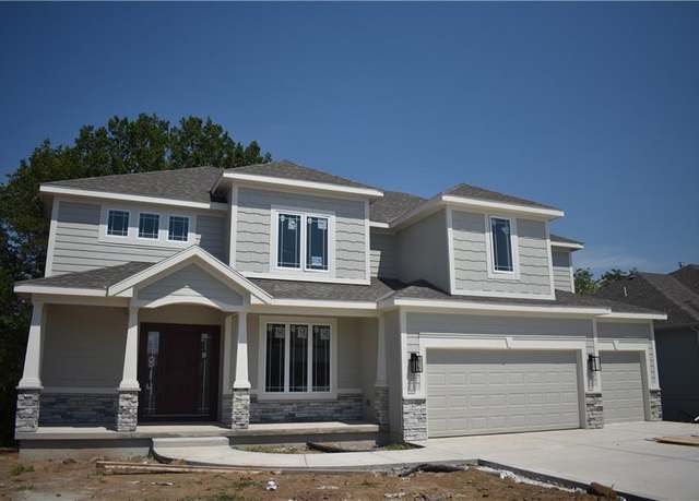 Property at 4814 NE 105th St, Kansas City, MO 64156, 5 beds, 4 baths