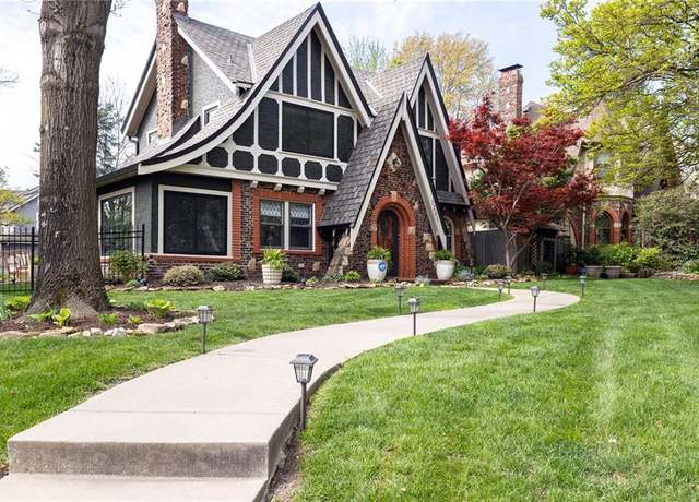 Property at 1201 W 71st Ter, Kansas City, MO 64114, 4 beds, 2.5 baths