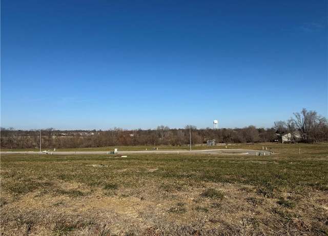 Property at 2214 Crestview Pl, Raymore, MO 64083