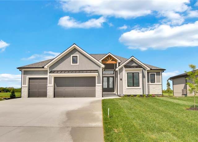 Property at 12 Red Fox Cir, Lake Winnebago, MO 64034, 4 beds, 3 baths