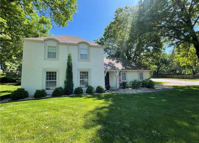 Property at 6817 N Bellefontaine Ave, Gladstone, MO 64119, 3 beds, 2.5 baths