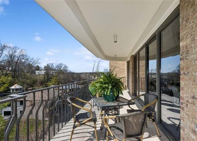 Property at 433 Ward Pkwy Unit 5S, Kansas City, MO 64112, 2 beds, 2.5 baths