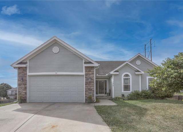 Property at 7919 NE 109th Ct, Kansas City, MO 64157, 4 beds, 3 baths
