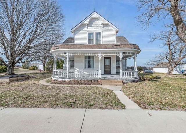 Property at 15968 Eisenhower Rd, Leavenworth, KS 66048, 4 beds, 1 bath