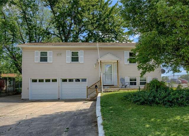 Property at 1609 W Sheridan St, Olathe, KS 66061, 3 beds, 1 bath