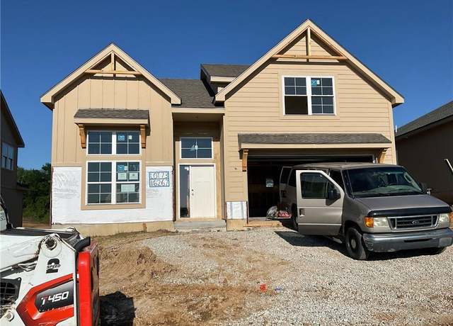 Property at 16267 Giorgia St, Parkville, MO 64152, 3 beds, 2.5 baths