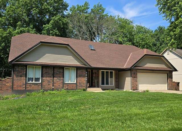 Property at 6809 E 123rd Ter, Grandview, MO 64030, 5 beds, 3 baths