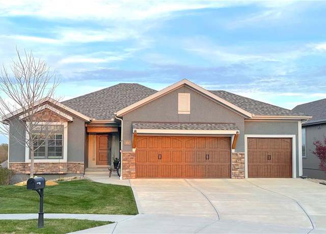 Property at 8311 Pickering St, Lenexa, KS 66227, 4 beds, 3 baths