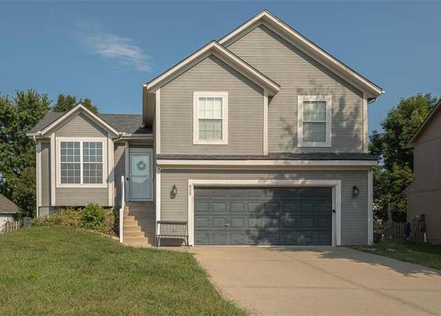 Property at 825 N Spruce St, Gardner, KS 66030, 3 beds, 2.5 baths
