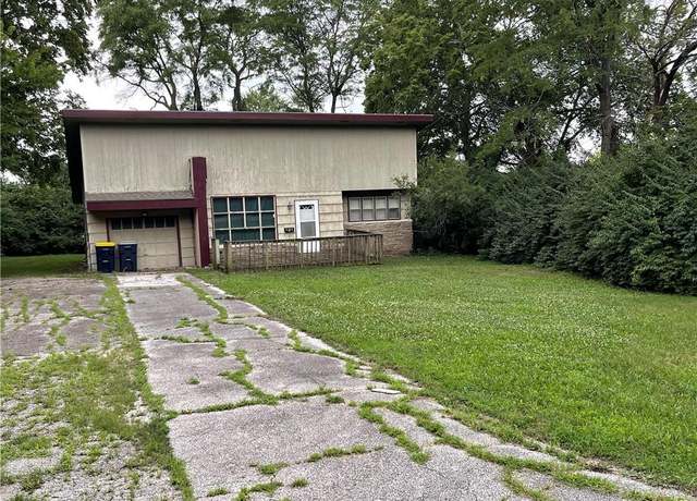 Property at 109 W 98th St, Kansas City, MO 64114, 2 beds, 1 bath
