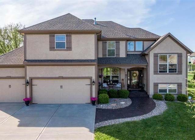 Property at 12714 Sloan Ave, Kansas City, KS 66109, 4 beds, 3.5 baths