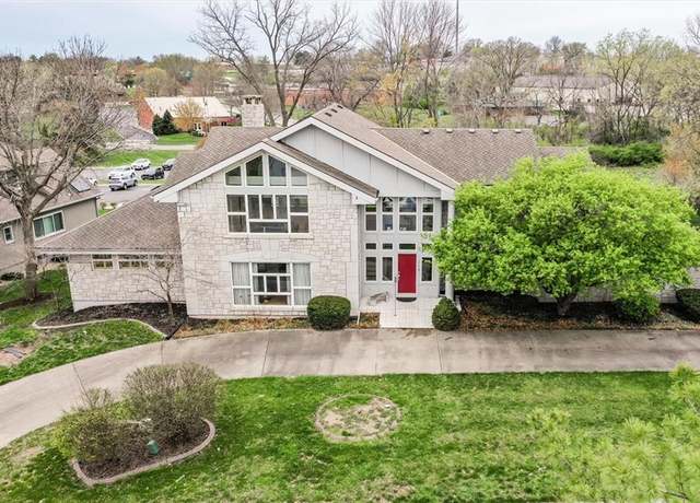 Property at 115 W Woodlands Dr, Gladstone, MO 64119, 3 beds, 4.5 baths