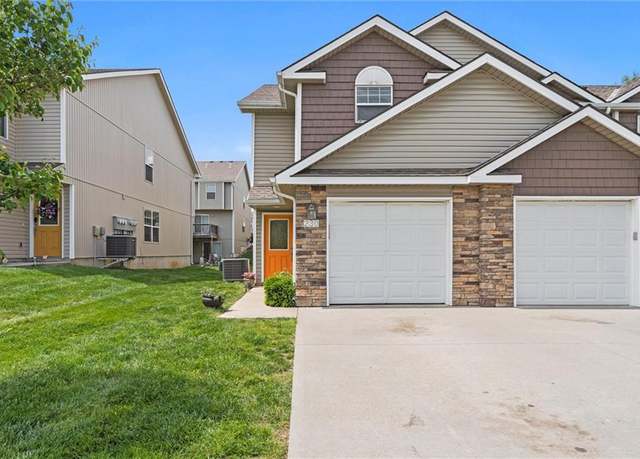Property at 230 N Washington St, Raymore, MO 64083, 3 beds, 2.5 baths