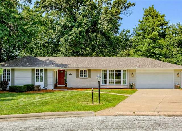 Property at 3 Maple Cir, Smithville, MO 64089, 5 beds, 3 baths
