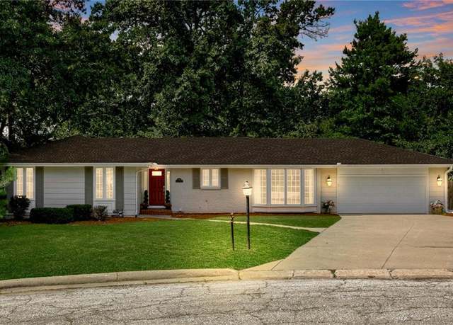 Property at 3 Maple Cir, Smithville, MO 64089, 5 beds, 3 baths