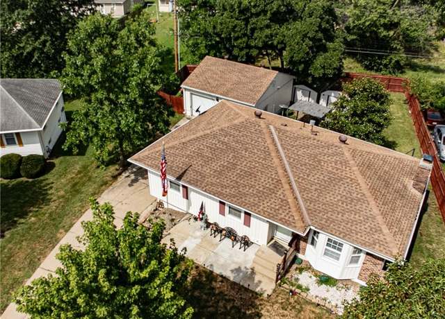 Property at 718 SW Williams St, Lee's Summit, MO 64081, 3 beds, 3 baths