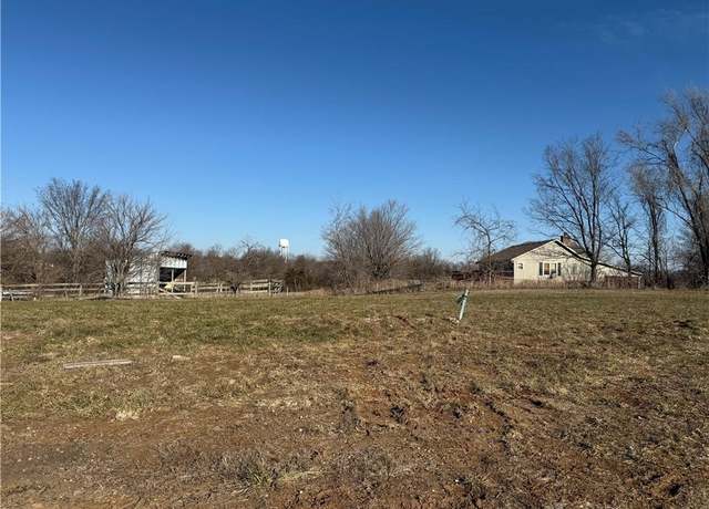 Property at 2214 Creek View Ln, Raymore, MO 64083