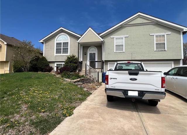 Property at 228 NE Dreamweaver Ave, Lee's Summit, MO 64086, 4 beds, 3 baths