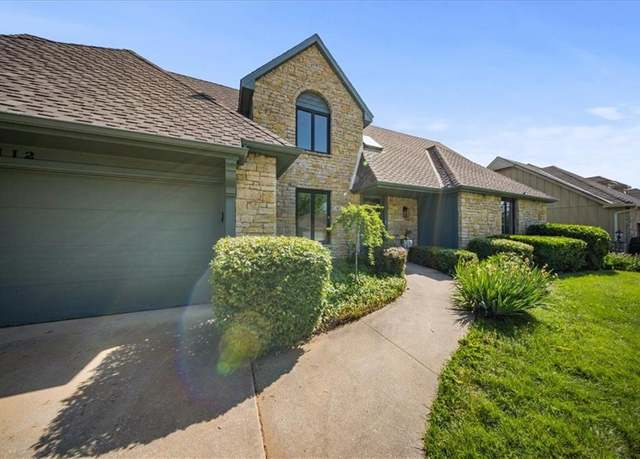 Property at 112 W 128th St, Kansas City, MO 64145, 3 beds, 2.5 baths