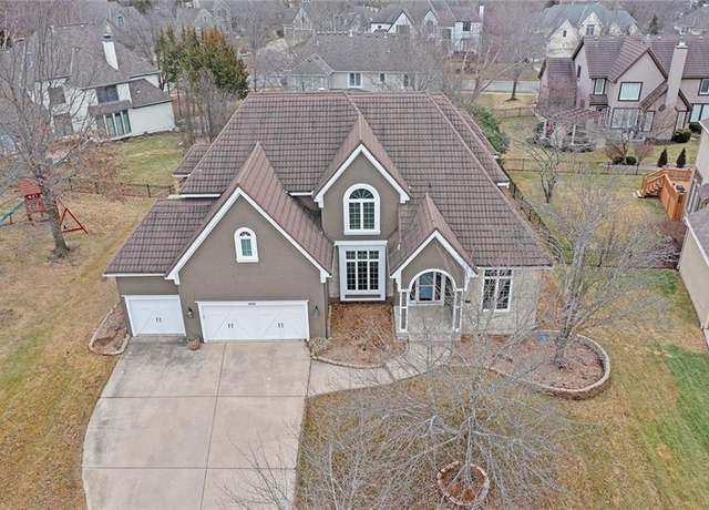 Property at 4005 W 149th St, Overland Park, KS 66224, 4 beds, 4.5 baths