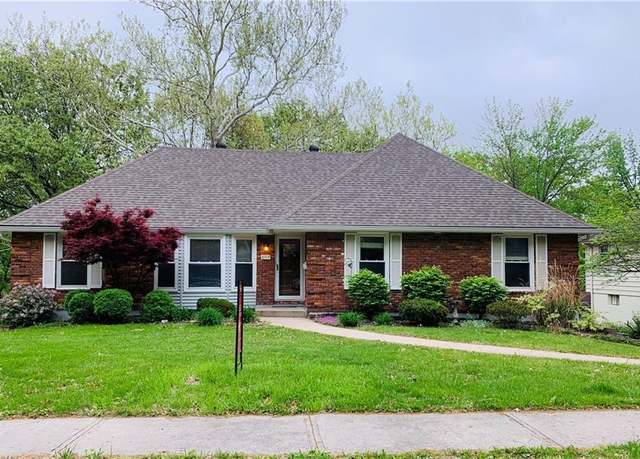 Property at 6717 N Euclid Ave, Gladstone, MO 64118, 4 beds, 3 baths