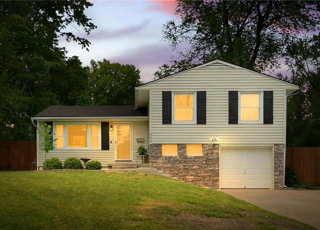 Property at 302 Brookside Dr, Belton, MO 64012, 3 beds, 2 baths