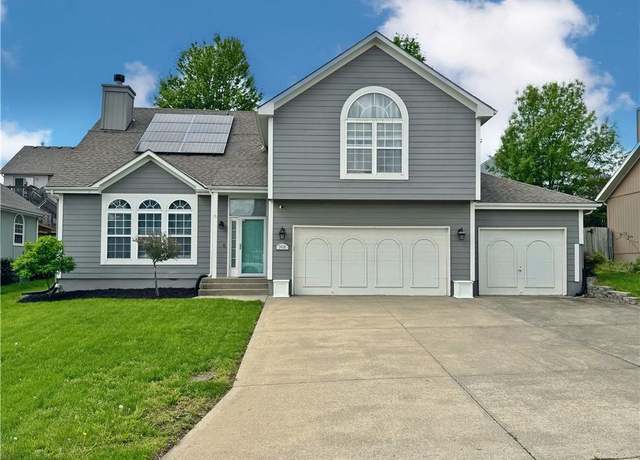 Property at 5416 NE Sunshine Dr, Lee's Summit, MO 64064, 4 beds, 3 baths