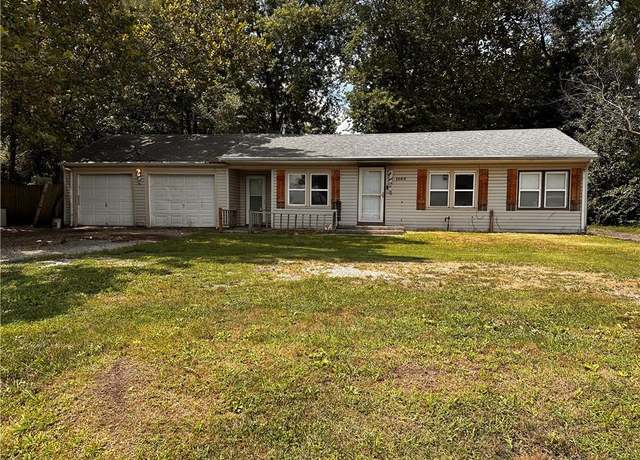 Property at 1402 SW Jefferson St, Lees Summit, MO 64081, 2 beds, 1 bath