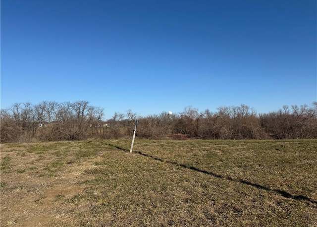 Property at 2200 Creek View Ln, Raymore, MO 64083