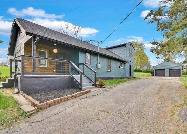 Property at 10010 E 38th Ter, Kansas City, MO 64133, 3 beds, 2 baths