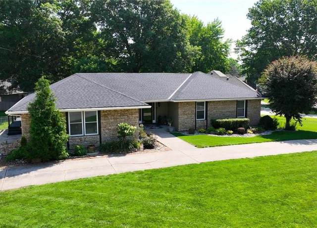 Property at 307 SE Westwind Dr, Lee's Summit, MO 64063, 3 beds, 3 baths