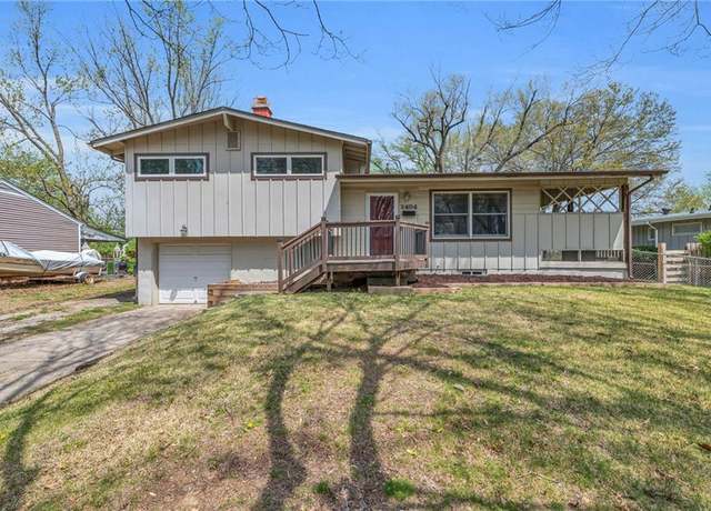 Property at 2404 NE 63rd Pl, Gladstone, MO 64118, 3 beds, 1.5 baths
