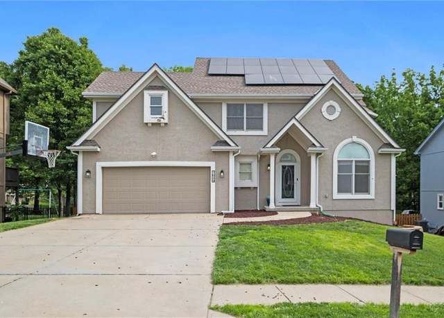 Property at 7614 NW 74th St, Kansas City, MO 64152, 4 beds, 4 baths