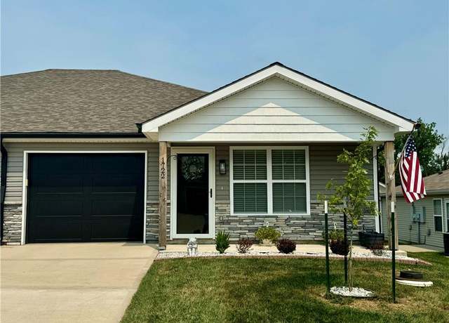 Property at 1722 Joann Dr, Raymore, MO 64083, 2 beds, 2 baths