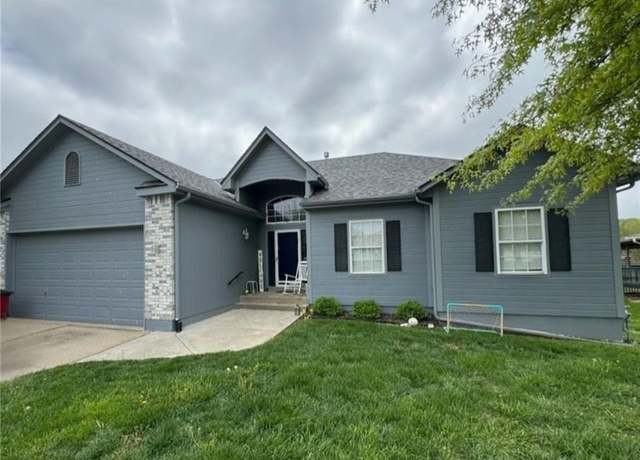 Property at 709 Graystone Dr, Grain Valley, MO 64029, 3 beds, 2.5 baths