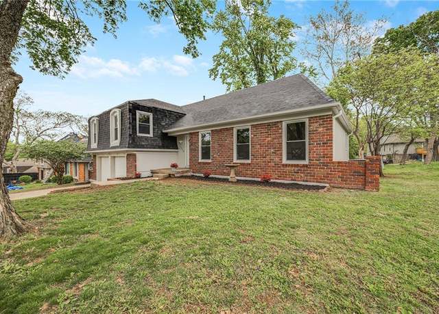 Property at 1312 E 98th Ter, Kansas City, MO 64131, 5 beds, 2.5 baths