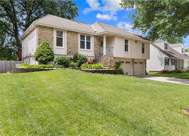 Property at 1239 E Frontier Ln, Olathe, KS 66062, 4 beds, 3 baths