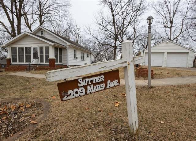 Property at 2209 Mary Ave, St Joseph, MO 64505, 2 beds, 2 baths