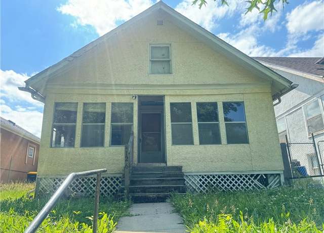 Property at 126 Belmont Blvd, Kansas City, MO 64123, 3 beds, 2 baths