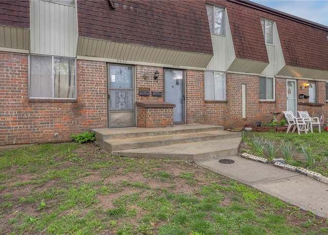 Property at 9929 W 52 St, Merriam, KS 66203, 3 beds, 2.5 baths
